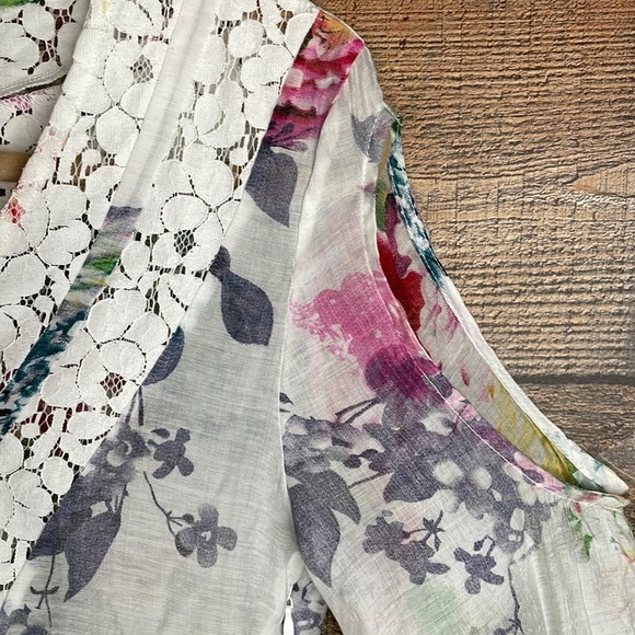 Cyrena white floral lace cold shoulder top Size Small - Picture 5 of 10